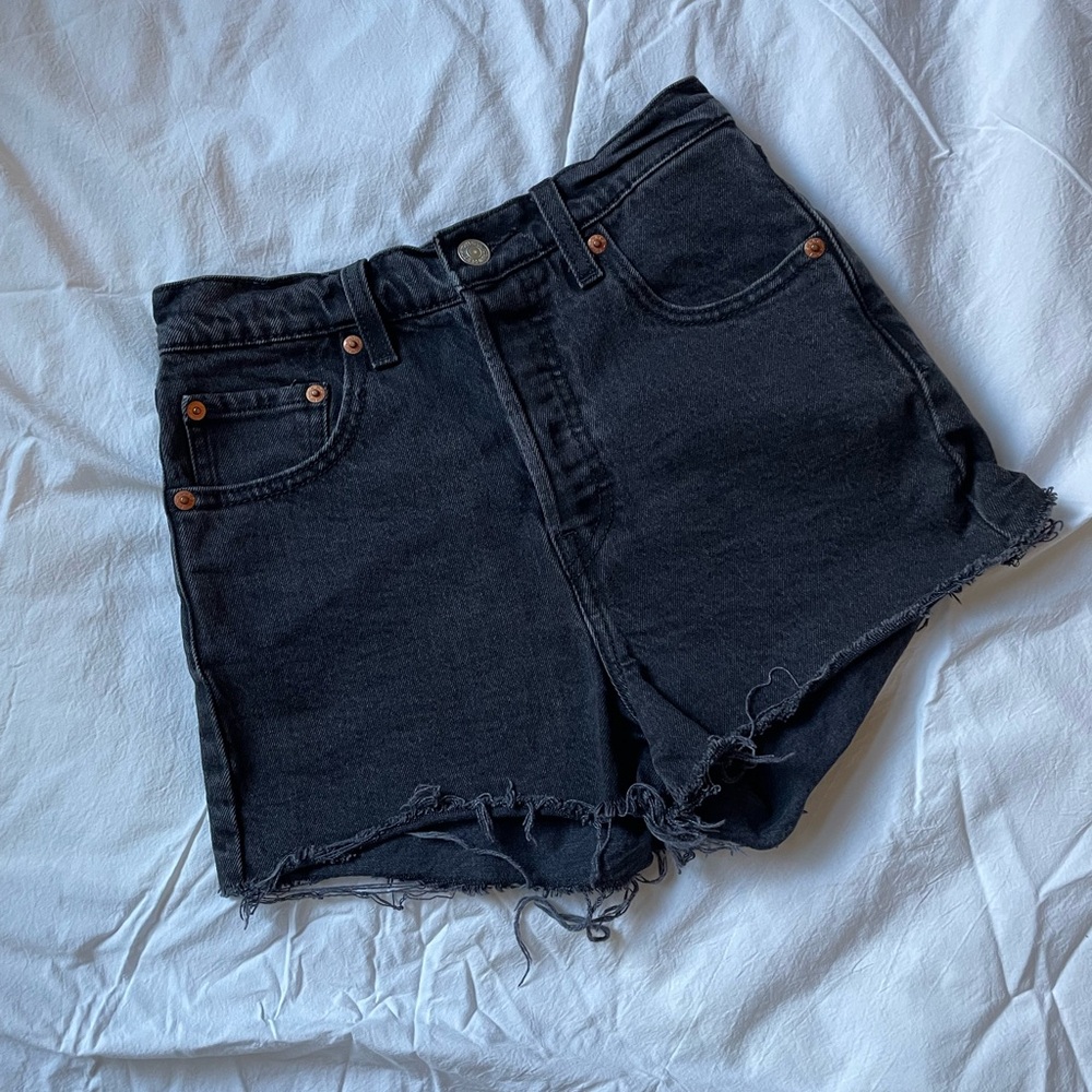 Levi’s Ribcage Shorts Size 25